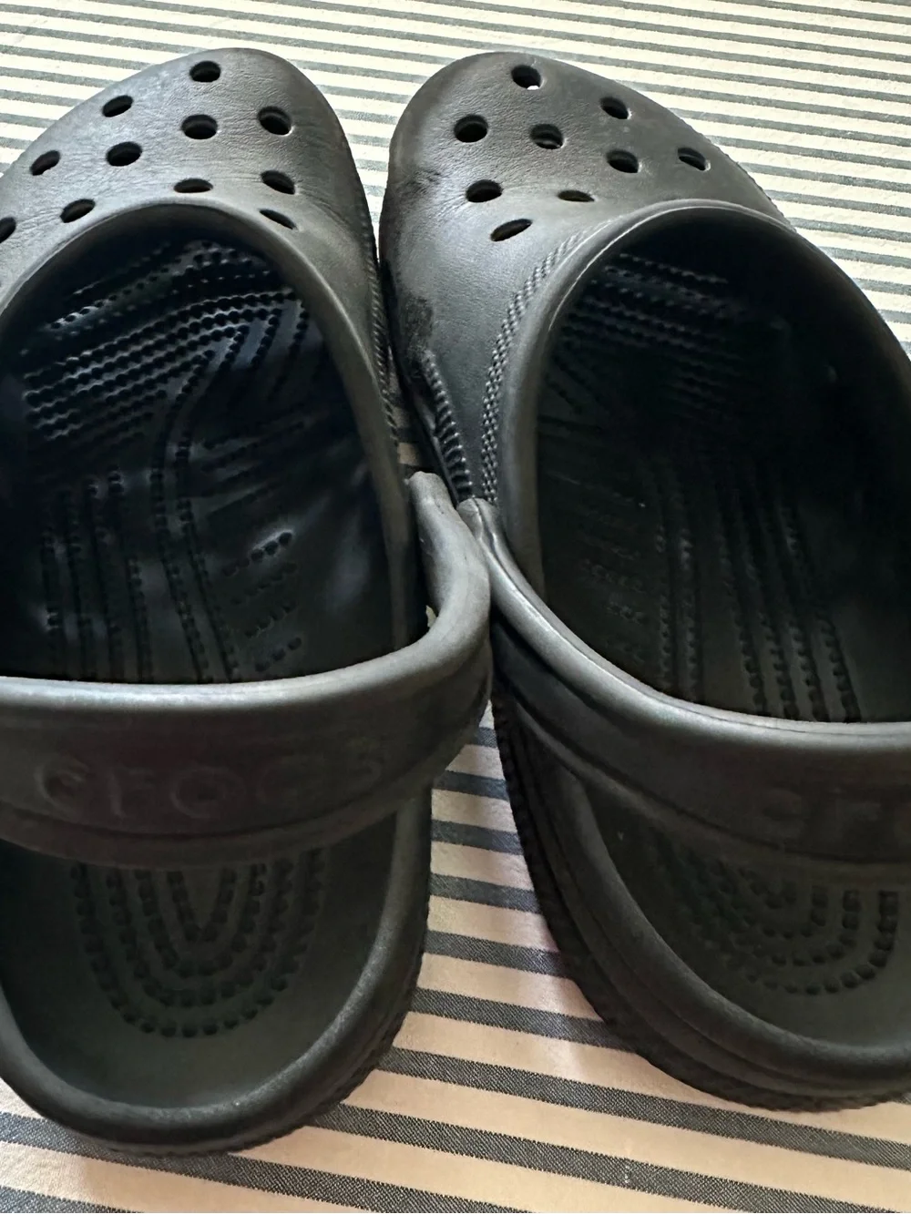 CROCS Classic Clog in Black